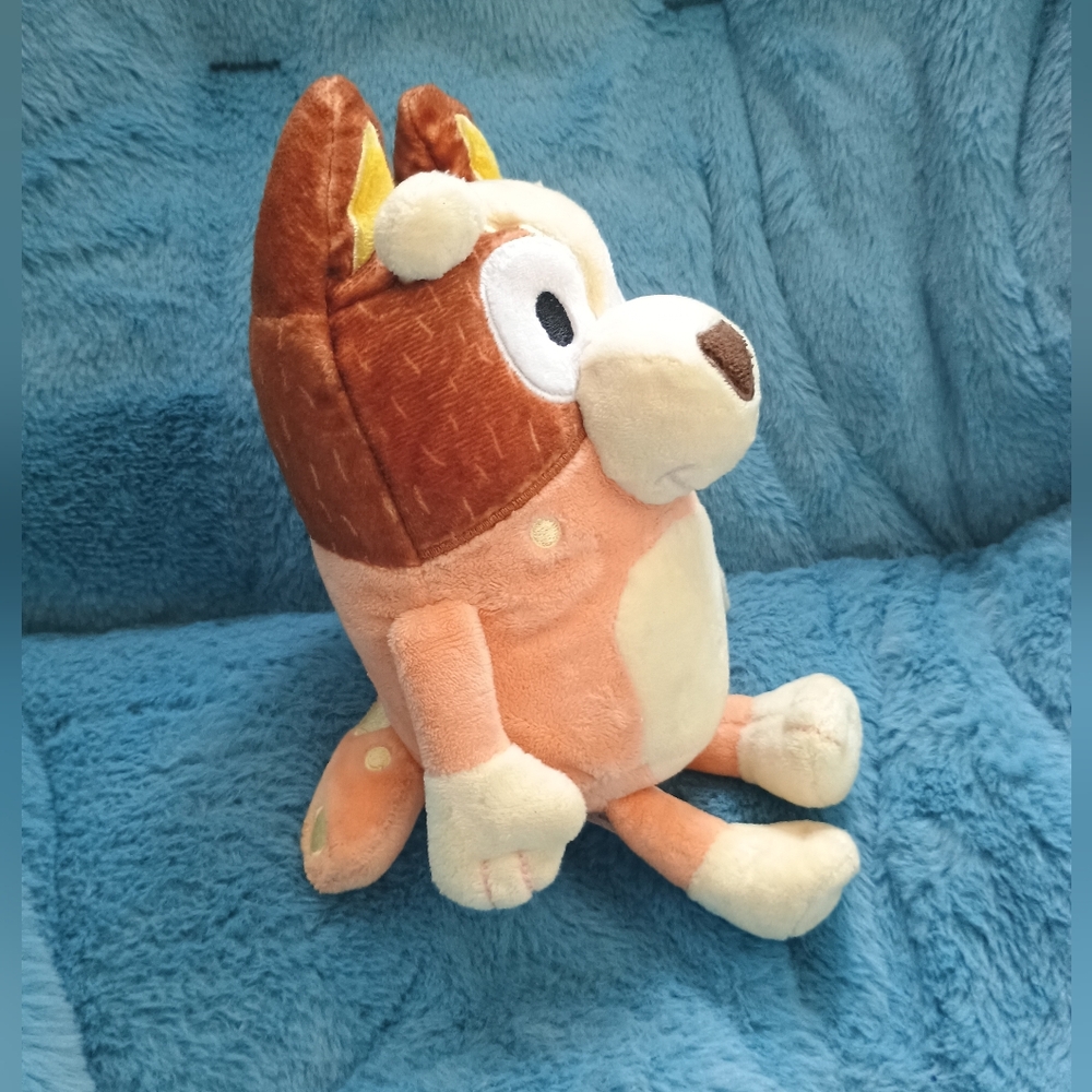 Bluey Mum Chilli 9" Lovey Plush Toy Preschool Ages 3+ Australian Cattle Dog pup - Picture 3 of 12